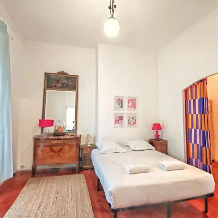 Appartement Maison Carree - Hyper Centre -2ch Nîmes