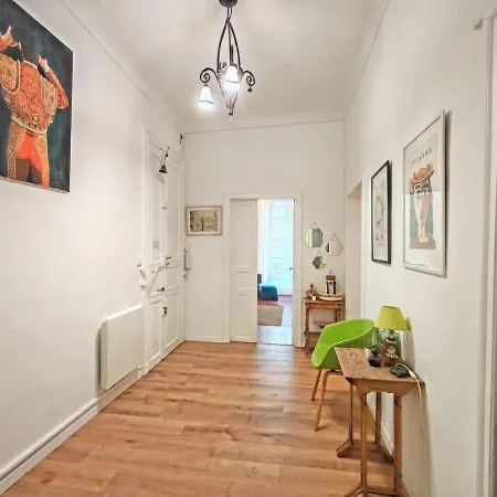 Appartement Maison Carree - Hyper Centre -2ch Nîmes