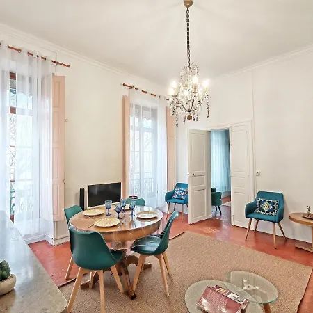 Maison Carree - Hyper Centre -2ch Appartement